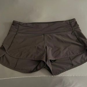 Lululemon size 6 speed up shorts, 2.5 inch